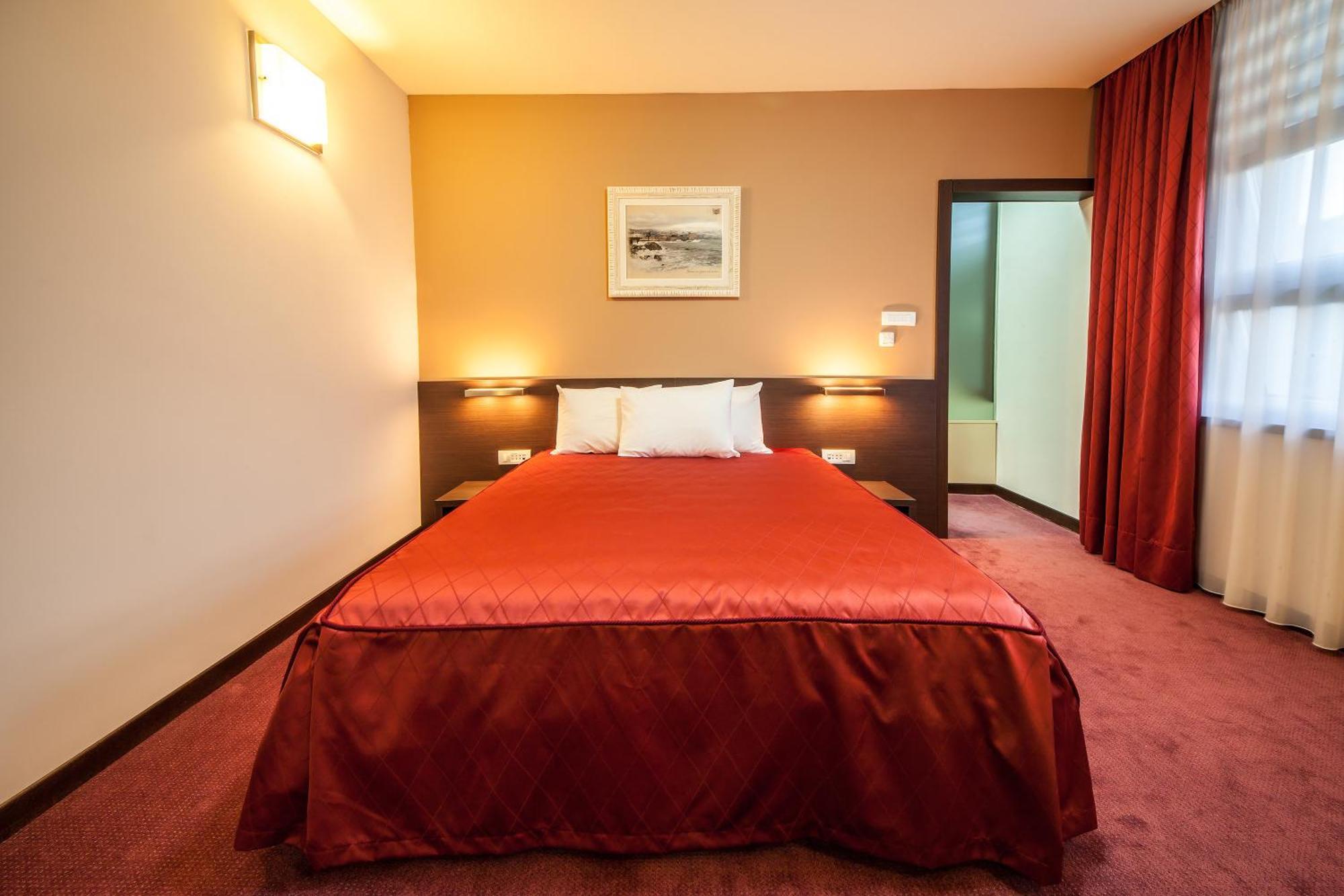Hotel Terminus พอดโกริกา ภายนอก รูปภาพ