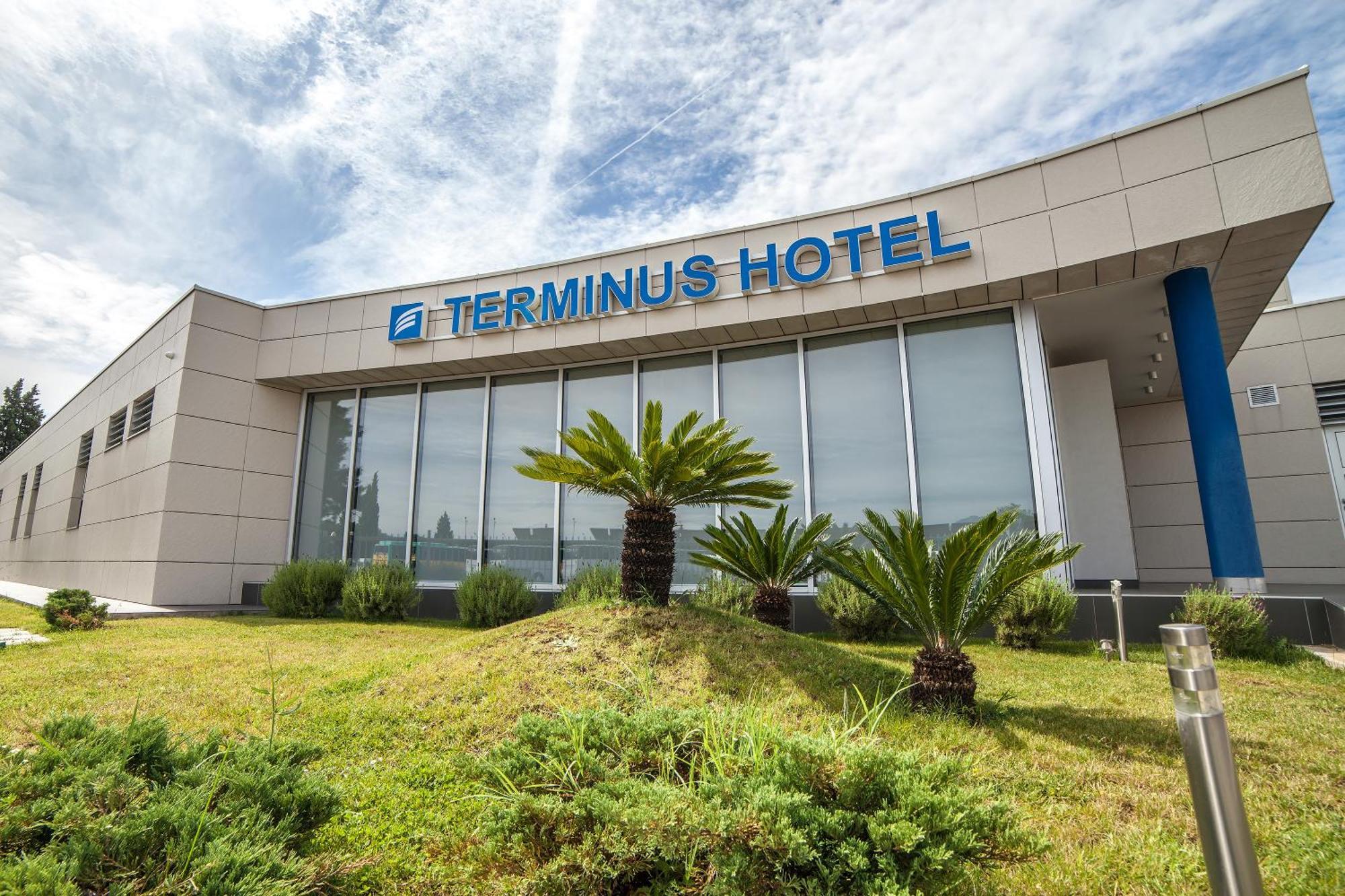 Hotel Terminus พอดโกริกา ภายนอก รูปภาพ